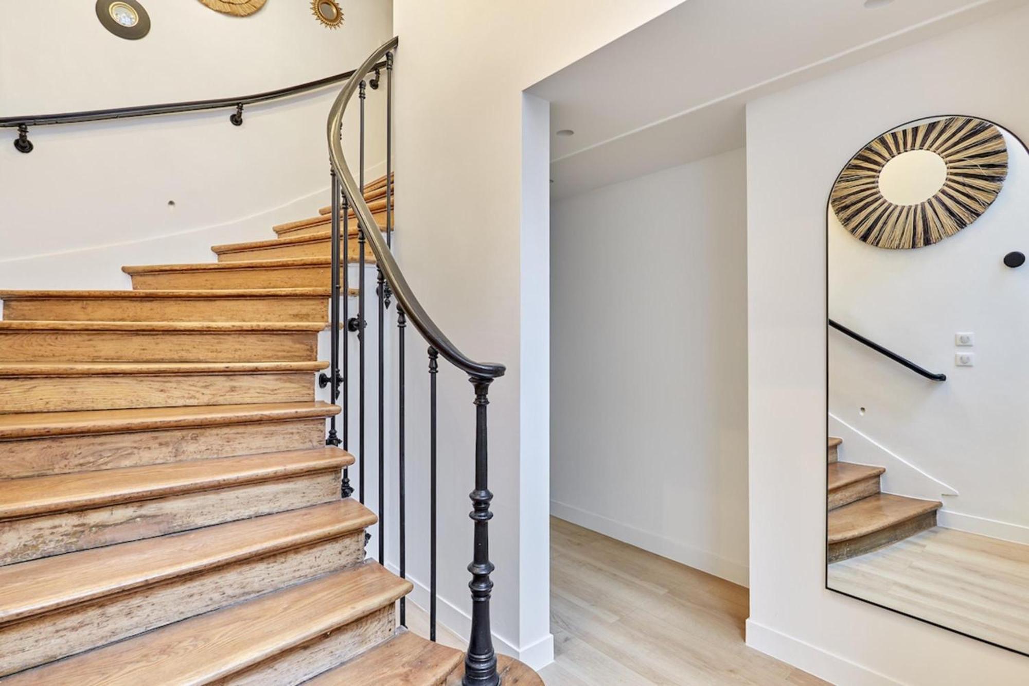 Superb Ac Center Bourse Place
